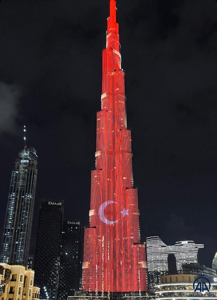 Cumhurbaşkanı Erdoğan’ın BAE ziyareti öncesi Burj Khalifa'ya Türk bayrağı yansıtıldı