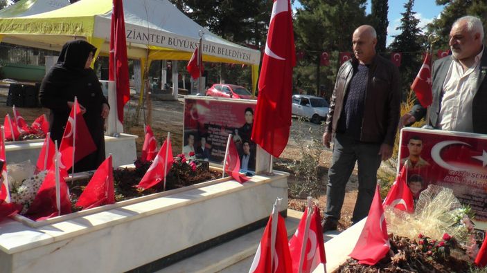 Evlat nöbetindeki ailelerden Gara şehitlerinin mezarına ziyaret