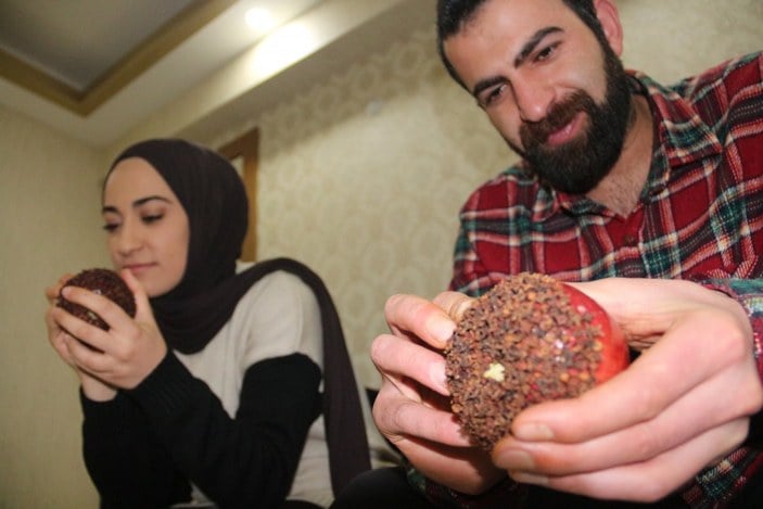 Bitlis'te aşkın sembolü olan karanfil bezeli elma yaptılar