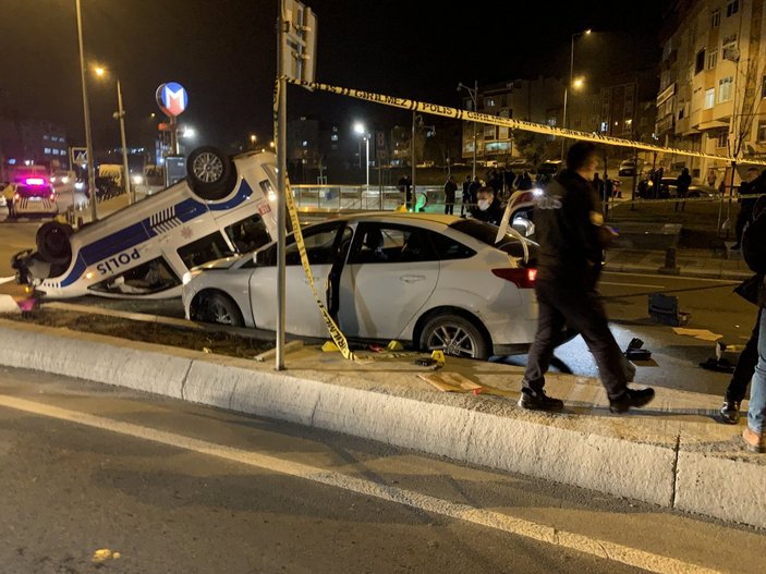 Gaziosmanpaşa'da polis aracı takla attı: 2 polis yaralı