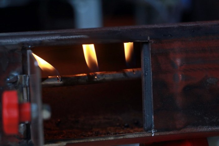 Antalya'da esnaf, 2 litre benzinle 4 gün ısıtan soba geliştirdi