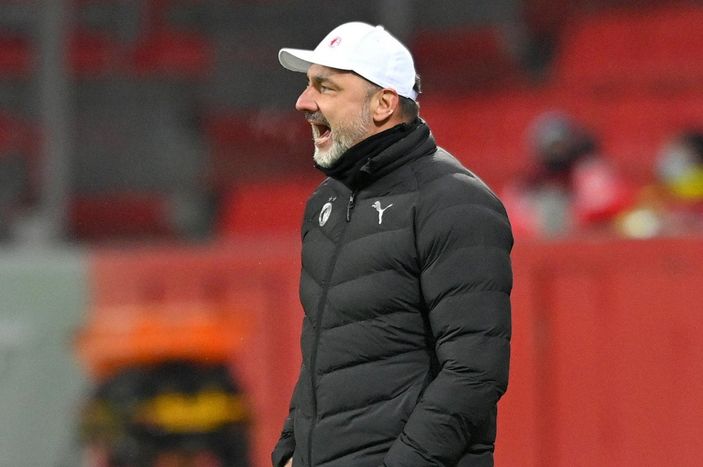 Slavia Prag, teknik direktörsüz İstanbul'da