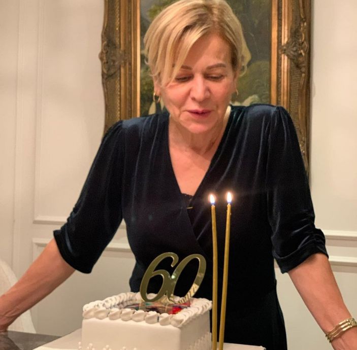 Alişan'ın eski kayınvalidesine bakın! Esra Erol ve kardeşleri güzelliğini anneden almış...
