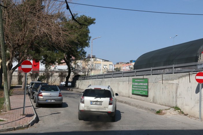 Antalya'da 'girişi olmayan yol'da inatlaşıyorlar