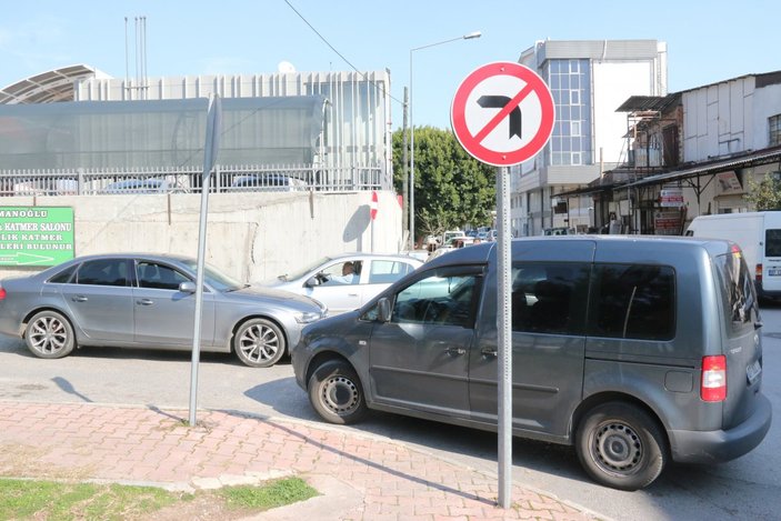 Antalya'da 'girişi olmayan yol'da inatlaşıyorlar