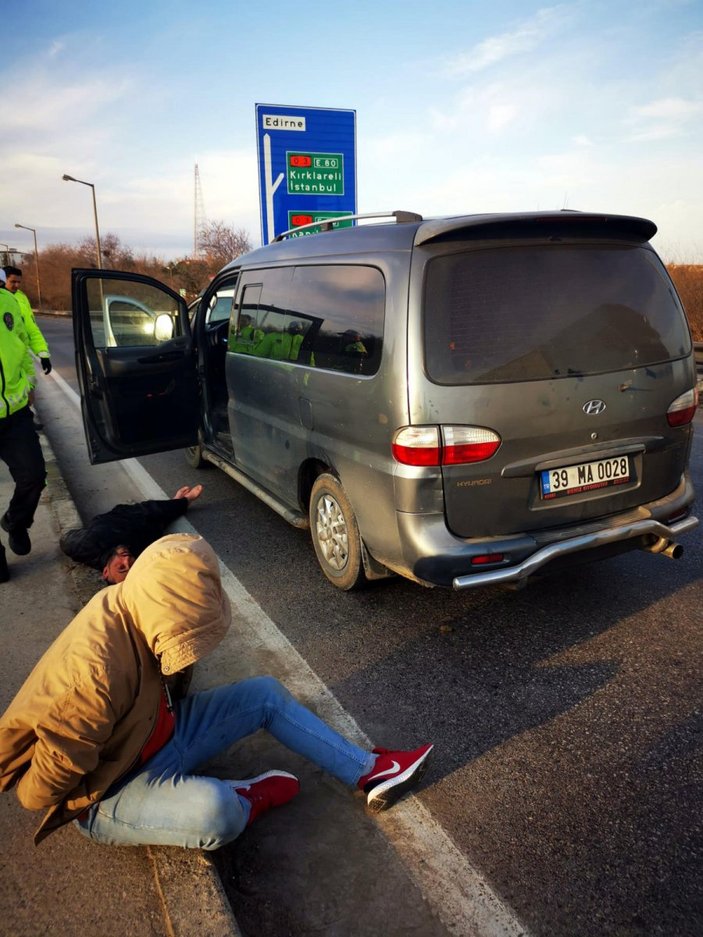 Edirne’de, dur ihtarına uymayan araçtan 3 kaçak göçmen çıktı