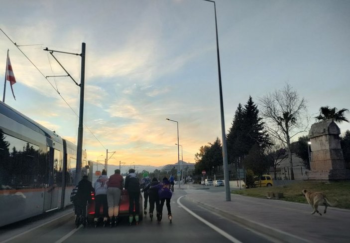 Antalya’da patenli çocukların tehlikeli yolculuğu