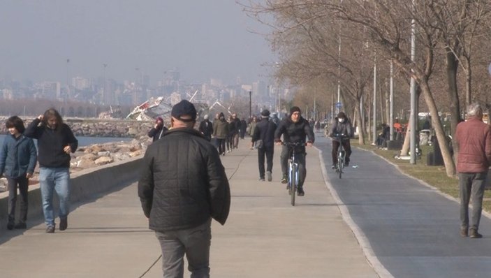 İstanbul'da güneşi gören vatandaşlar sahillere akın etti