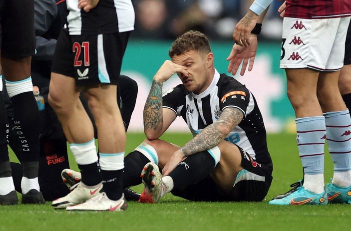 r Newcastle'ın yeni transferi Trippier'in ayağı kırıldı