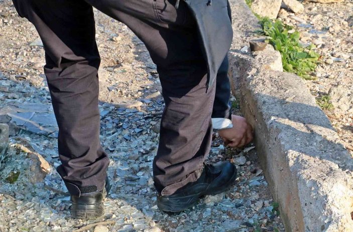 Antalya’da üst geçit demirlerini çalarken yakalandı, gazetecilere tepki gösterdi