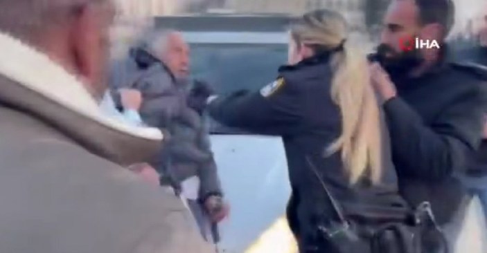 İsrail güçleri, koltuk değnekli yaşlı adamı darbetti