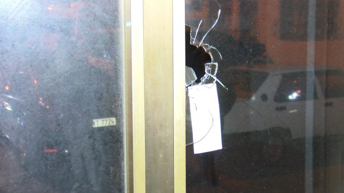 İstanbul'da motosikletli saldırganlar yufkacıyı ve kahvehaneyi kurşunladı
