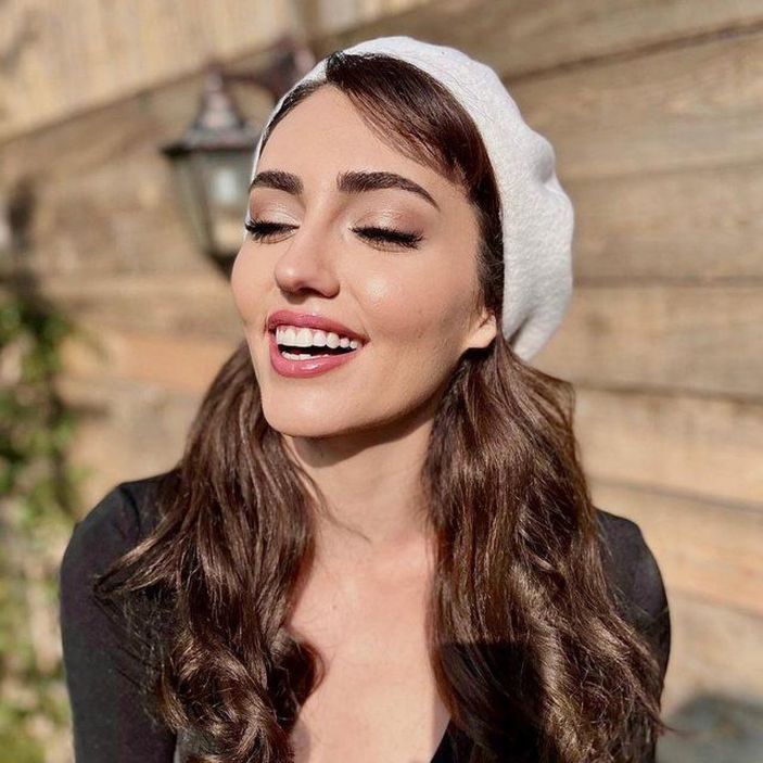 Bir Zamanlar Çukurova'nın Gülten'i havuz başında mini eteği ile şov yaptı! Görenin dili tutuldu...