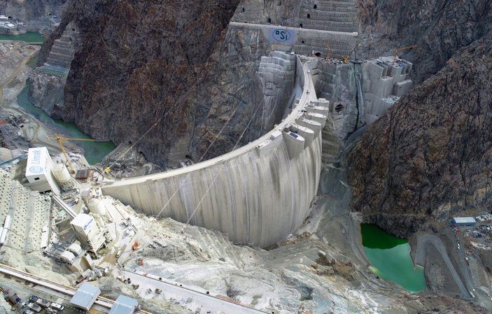 Türkiye’nin en yüksek gövdeli barajı su tutmaya hazırlanıyor