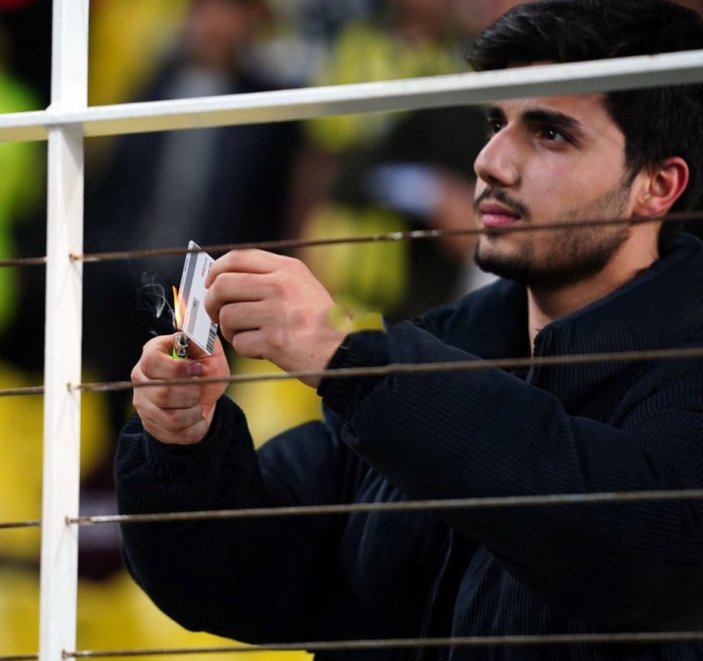 Fenerbahçe'nin mağlubiyeti sonrası taraftarlar isyan etti