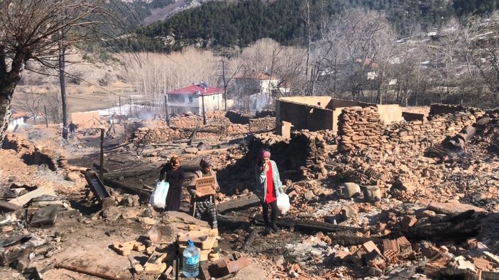 Kastamonu'da 8 gün önce söndürülen yangın, bu sefer tüm köyü yaktı