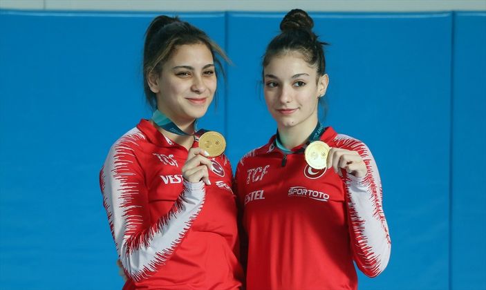 Dünya Kupası'nda altın madalya kazanan Sıla ve Elçin bir ilki başardı