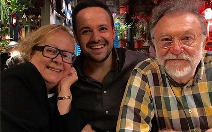 Camdaki Kız'ın Rafet Koroğlu'su Tamer Levent'in eşi de çok ünlüymüş! 40 yıldır aynı yastığa baş koyuyorlar...