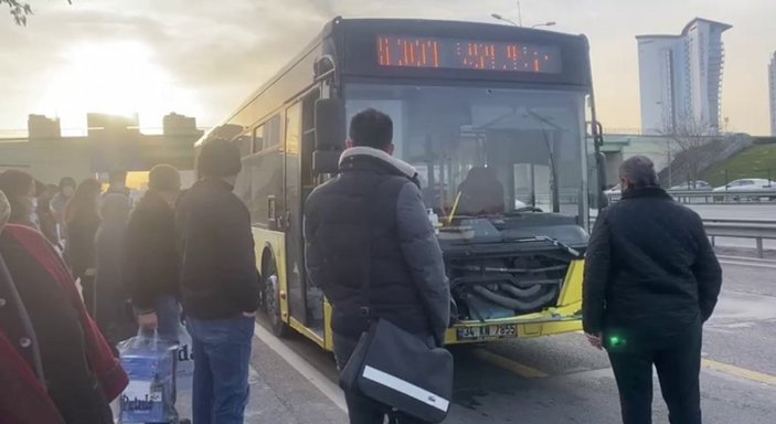 İstanbul’da, 500T otobüsü yolda kaldı
