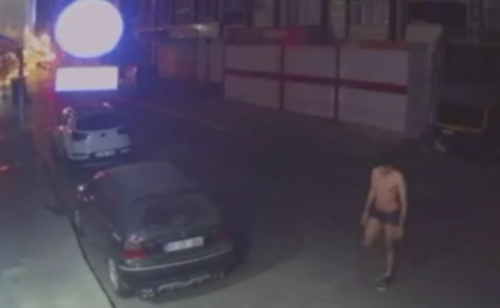 Esenyurt sokaklarında iç çamaşırıyla dolaştı