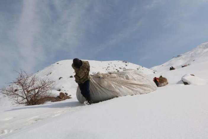 Hakkari'de besiciler, çığdan son anda kurtuldu