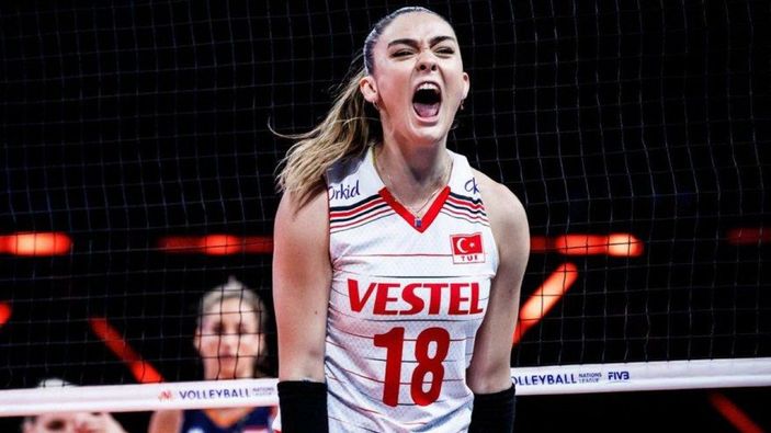 'Bu kız makyaj güzeli, abartmayın' diyenleri pistten alalım! Zehra Güneş makyajsız keresiyle nefes kesti...