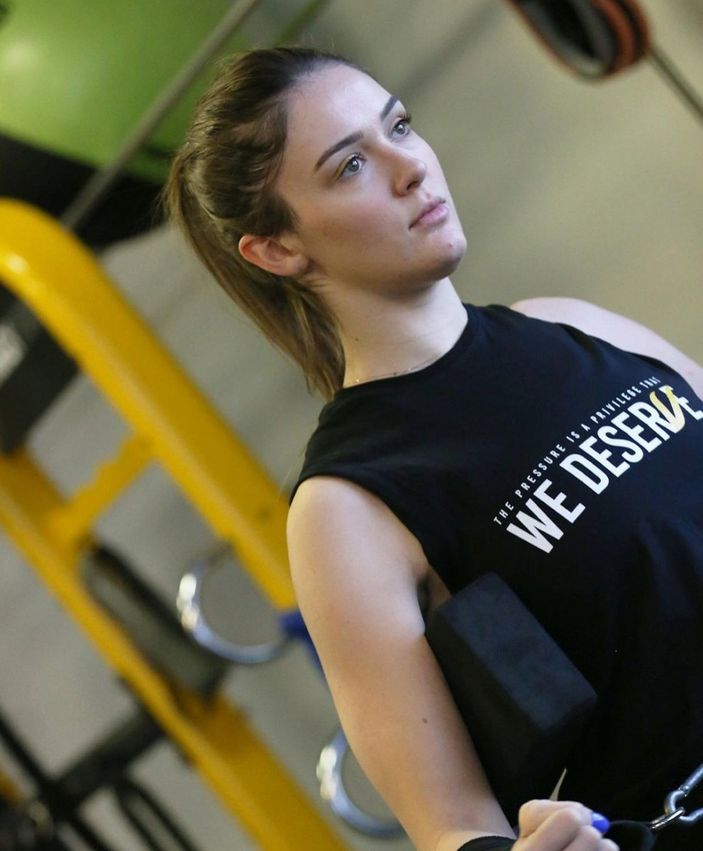 'Bu kız makyaj güzeli, abartmayın' diyenleri pistten alalım! Zehra Güneş makyajsız keresiyle nefes kesti...