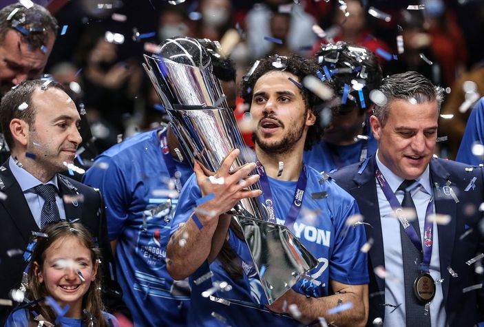 a Anadolu Efes Türkiye Kupası'nın sahibi oldu