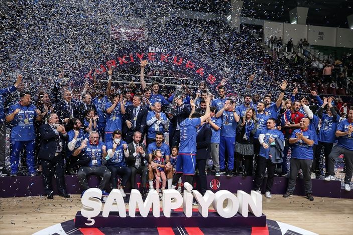 a Anadolu Efes Türkiye Kupası'nın sahibi oldu