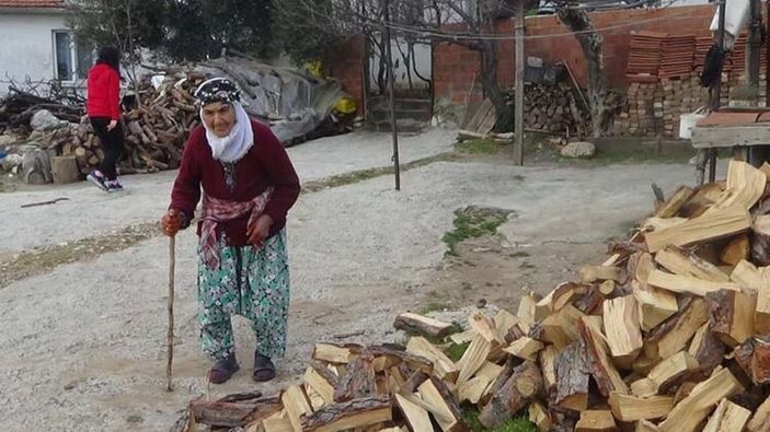 Çanakkaleli Hörü Nine, eşinin ve oğlunun acısıyla dağlarda odun topluyor