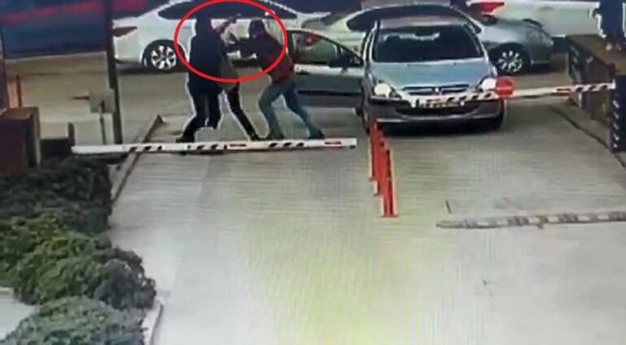 Bursa’da, eski eşi tarafından öldürülen kadın olay yerinde anıldı