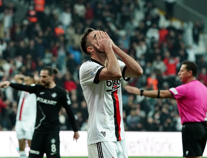 Beşiktaş, bu sezon 18 kez direklere takıldı