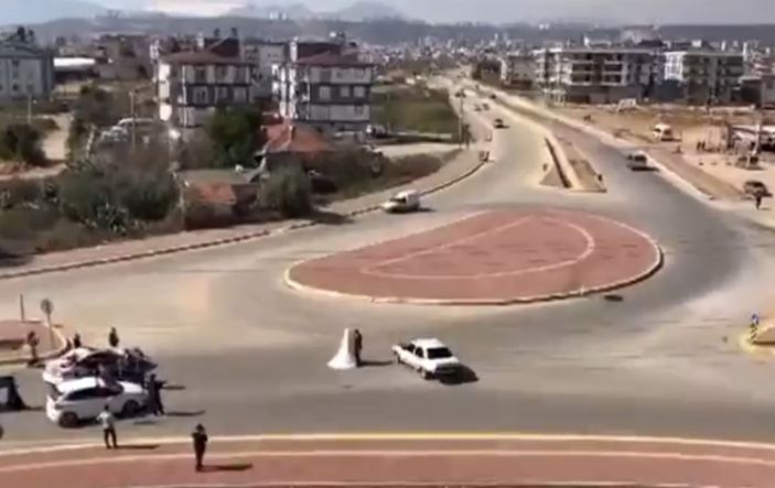 Antalya'da gelin ve damadın etrafında drift atan sürücüye para cezası verildi