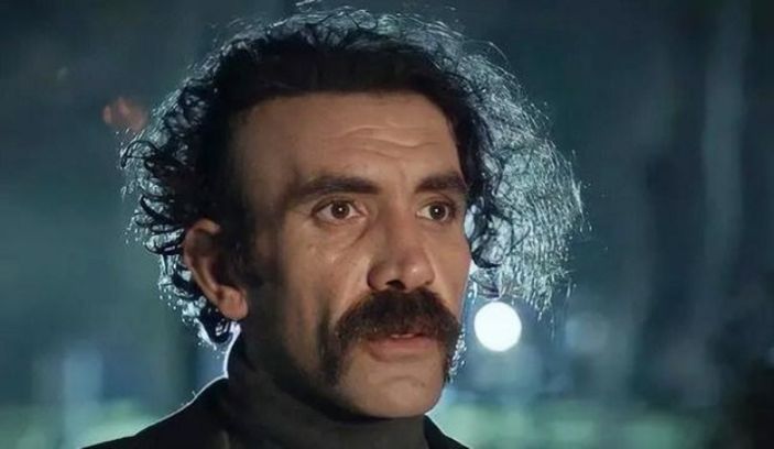 Yargı'nın Savcı Pars'ı Mehmet Yılmaz Ak'ın eski haline bakın! Uzun saçları ve bıyıkları hayrete düşürdü