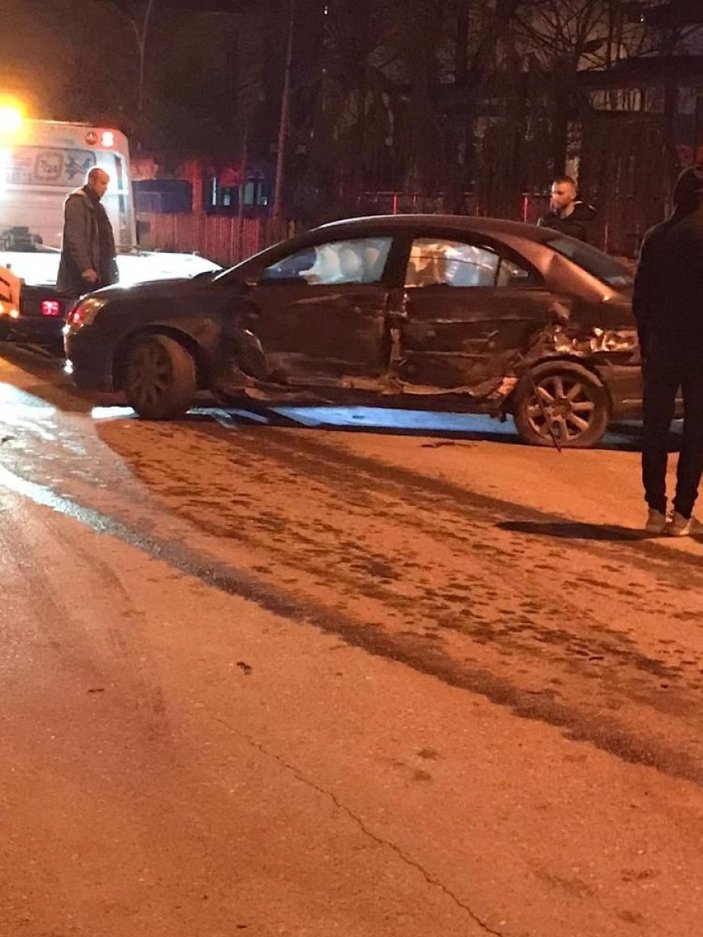 Sakarya'da alkollü sürücü, 7 araca çarparak durabildi