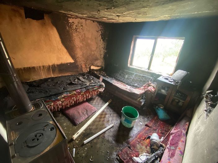 a Manisa’da işitme engelli kadın, yangında yaralandı