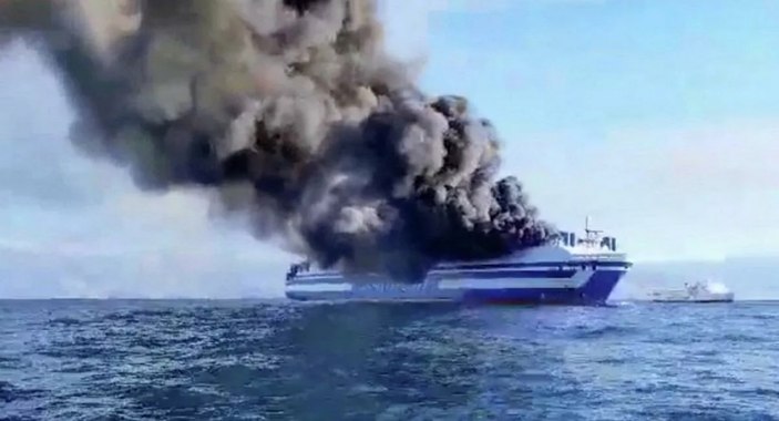 Yunanistan'da yanan gemiden kurtarılan Türkler yaşadıklarını anlattı