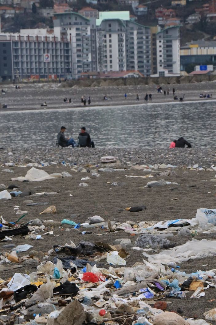 Zonguldak'ta çevre felaketinin ortasında piknik yaptılar
