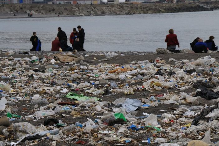 Zonguldak'ta çevre felaketinin ortasında piknik yaptılar