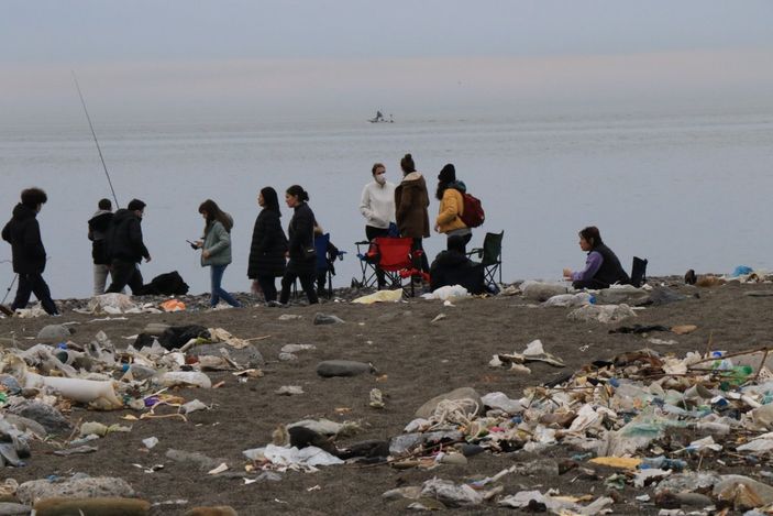 Zonguldak'ta çevre felaketinin ortasında piknik yaptılar