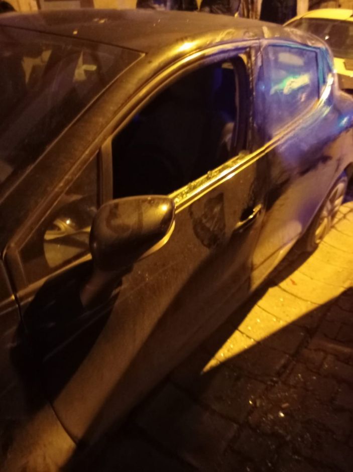 i Kağıthane’de kiralık araçla 4 araca çarpıp kaçtı