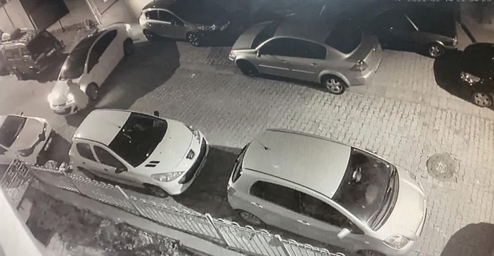 i Kağıthane’de kiralık araçla 4 araca çarpıp kaçtı