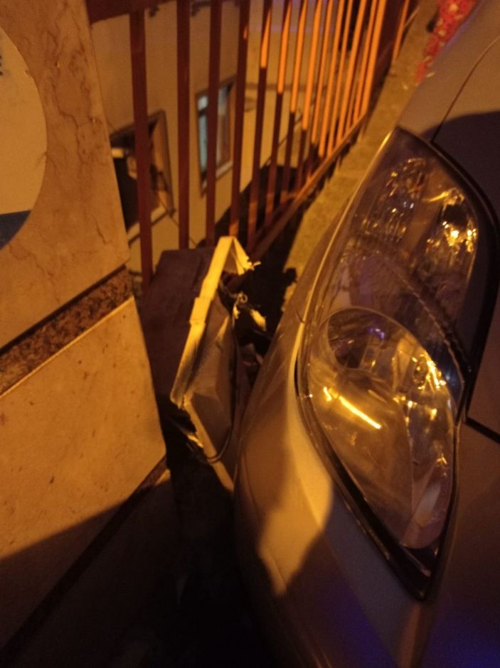 i Kağıthane’de kiralık araçla 4 araca çarpıp kaçtı