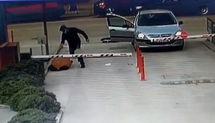 Bursa'da eski eşini öldüren polisin saldırısına ait yeni görüntüler