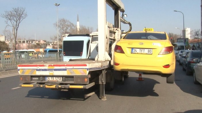 Kadıköy'de ruhsatsız taksici denetime takıldı