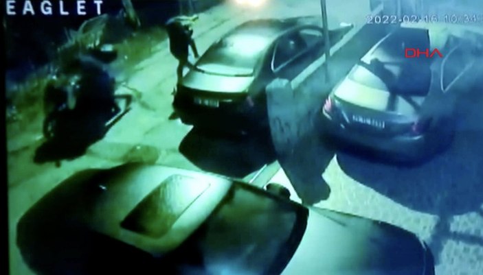 Üsküdar'da hırsızlık yaparken polisi gören şahıslar, hedefini değiştirdi