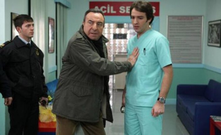 Arka Sokaklar'ın Doktor Yavuz'u öyle böyle değişmedi! İlker Yiğen'in son hali 'Yok artık' dedirtiyor