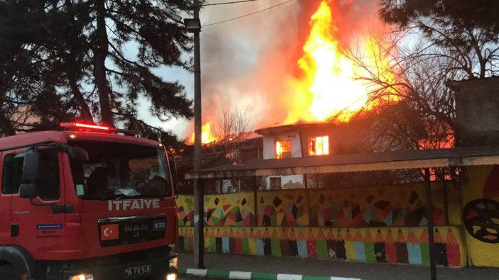 Bursa'da yangın: İtfaiye ekipleri ölümden döndü