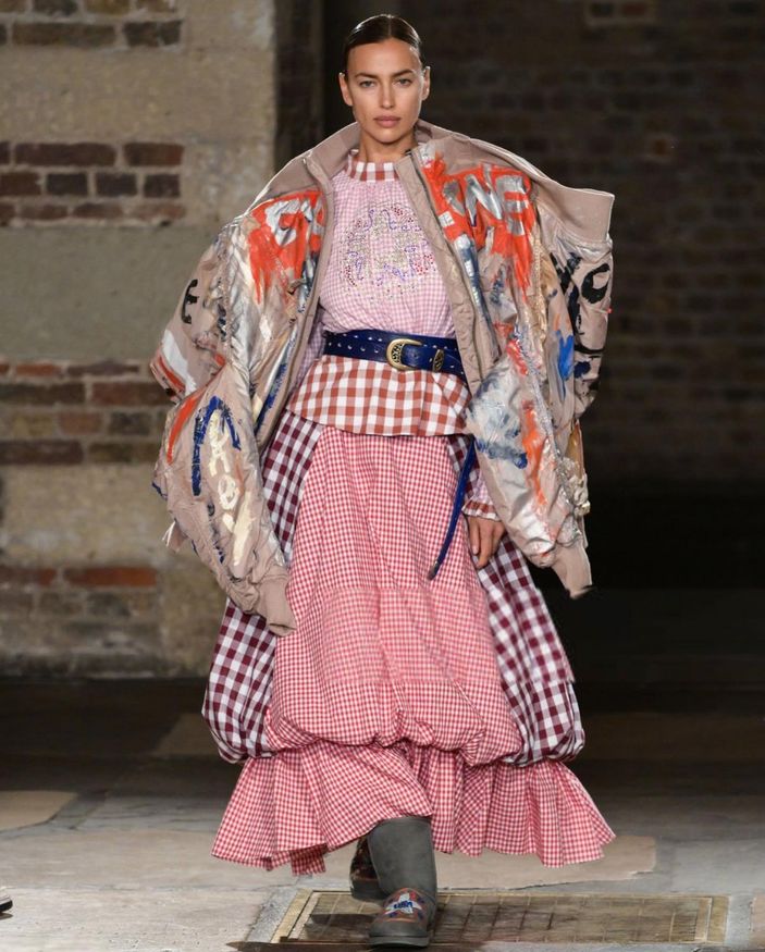 Londra Moda Haftası'nda dikkat çeken defile