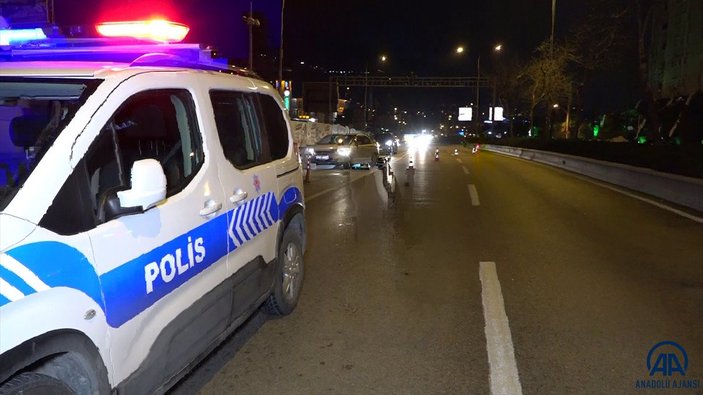 Bursa'da trafik uygulamasından kaçan otomobil kaza yaptı: 3 yaralı